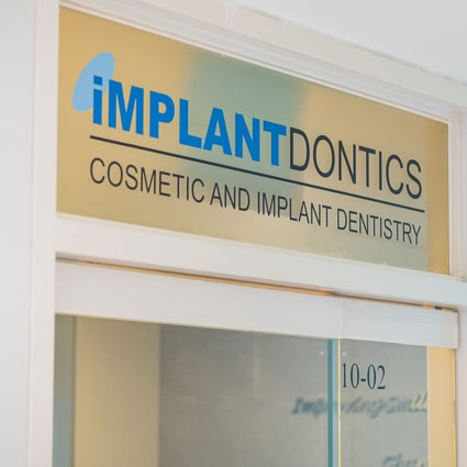Implantdontics clinic signage